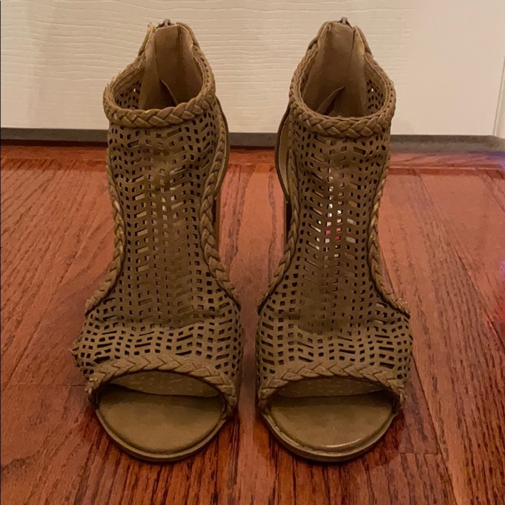 Tan Heels